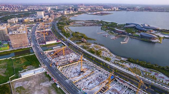 浦东临港新城掀开崭新发展篇章，最新城市动态报道