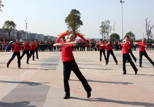 2027年全新广场舞风潮席卷全国